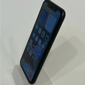 Apple iPhone 11 - 64GB - BlackUNLOCKED Excellent Condition.